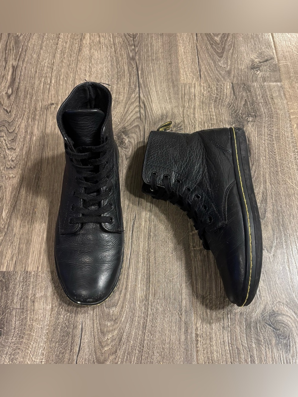 Dr. Martens Women's Leyton Ankle Boot Soft Black Leather Size 8 - ISSUE -
